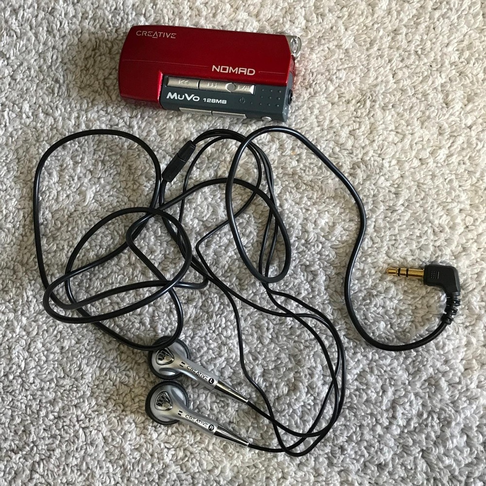 Creative Nomad MuVo MP3 Player 128MB Red Retro Y2K Tech DAP-TD0001